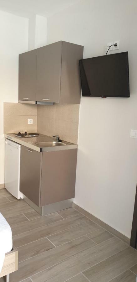 Chriselia 1 Apartment Nea Roda Exterior photo